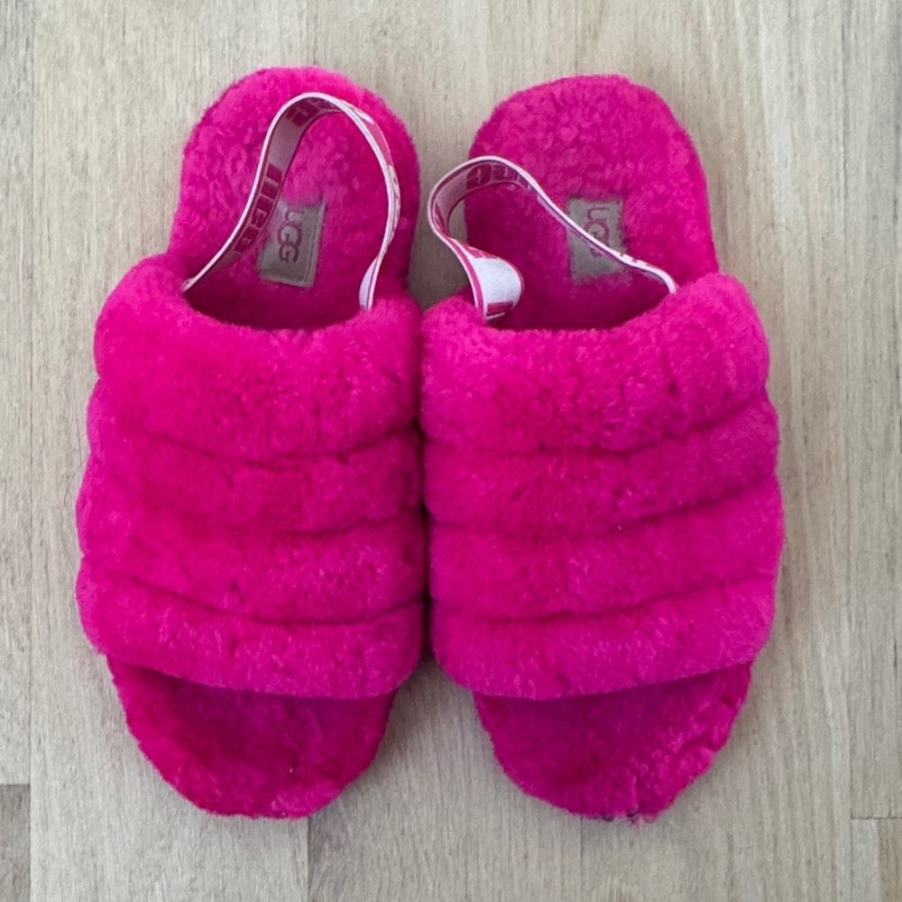 UGG Kids Fuchsia Fluffy Slippers size 5 girls